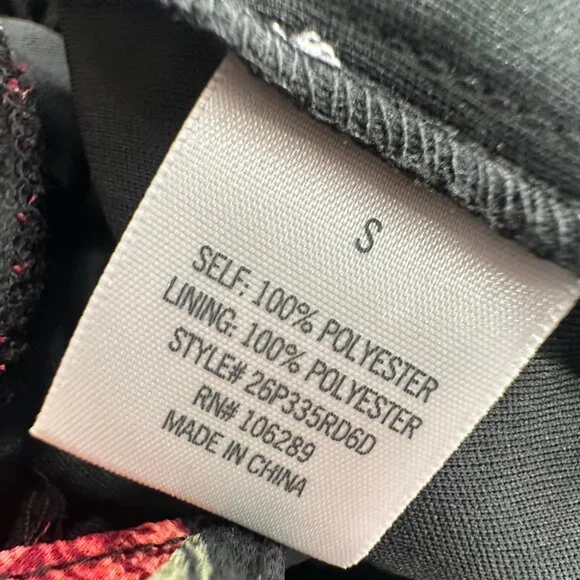 NEW! Miami By Francesca's Romper Small Floral V-Neck Black Red Figure Flattering - Picture 15 of 16